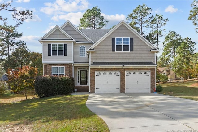 craftsman house featuring a front lawn and a garage