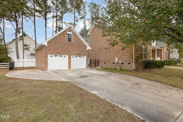 view of front of home featuring a front yard and a garage