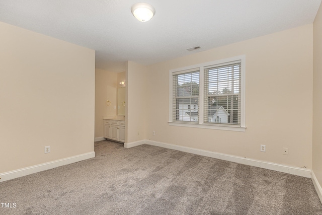 unfurnished room featuring carpet flooring