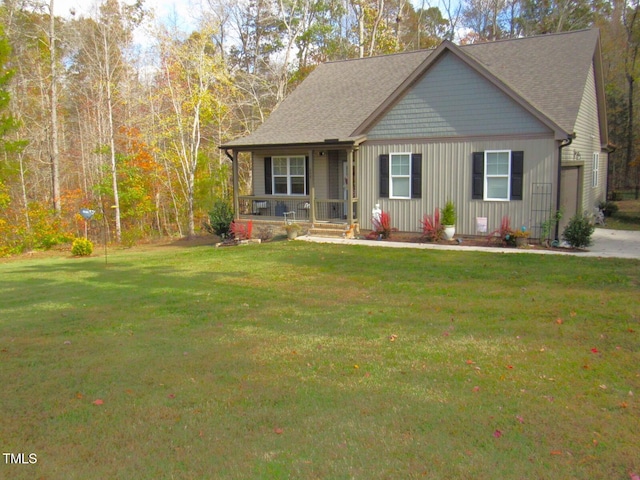 view of front of home featuring a front yard