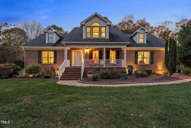 view of front facade featuring a lawn and a porch