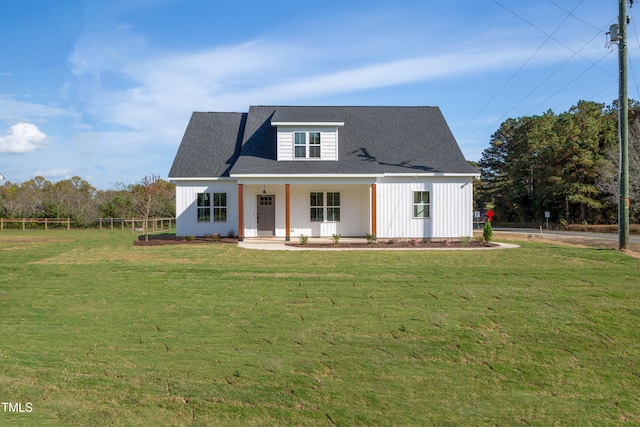 view of front of house featuring a front lawn