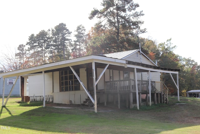 rear view of house featuring a lawn