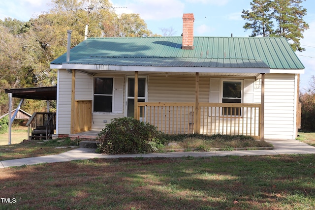 view of front facade with a porch and a front yard