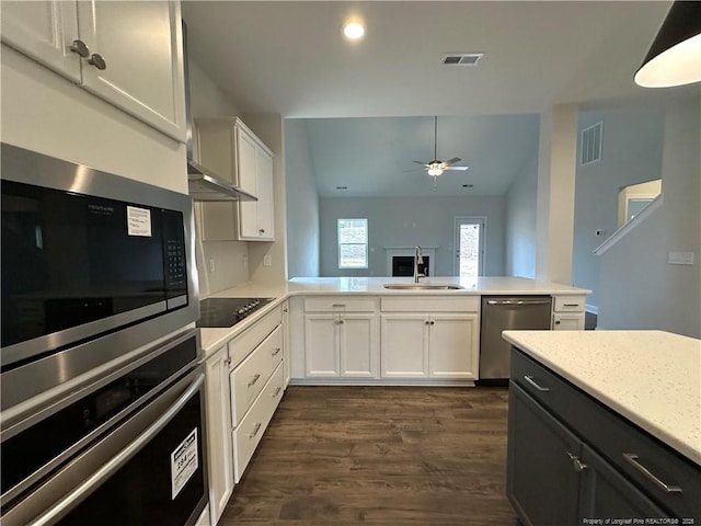 kitchen featuring a sink, visible vents, white cabinetry, light countertops, and appliances with stainless steel finishes