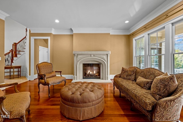 living area featuring dark hardwood / wood-style flooring and crown molding