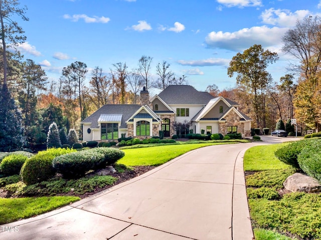 craftsman house featuring a front lawn