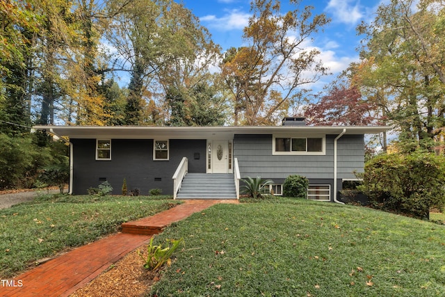 view of front of property with a front yard