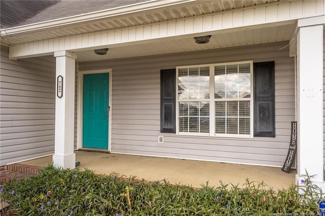 entrance to property featuring covered porch