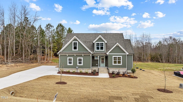 craftsman-style home featuring a front yard