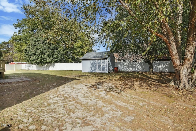 view of yard with a storage shed