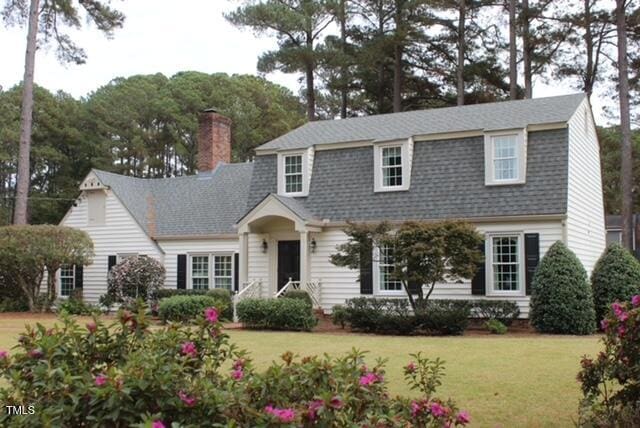 view of front of home with a front yard