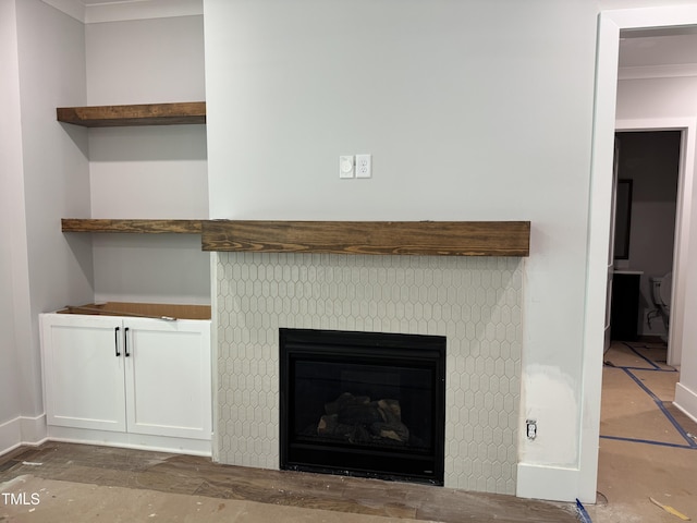 122 Sanderway Dr, Chapel Hill, NC 27516 - detailed view of a glass covered fireplace