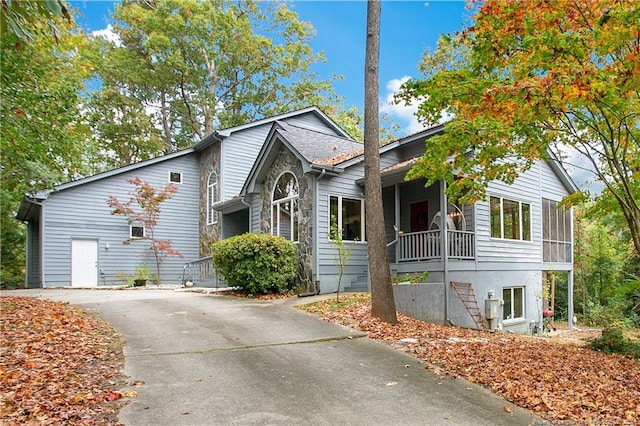 view of front of property