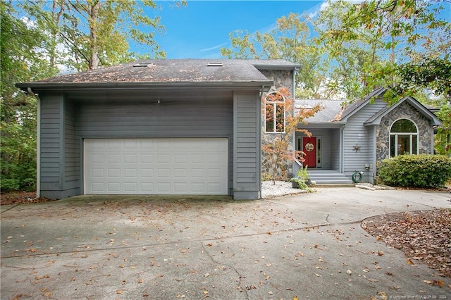 view of front facade featuring a garage