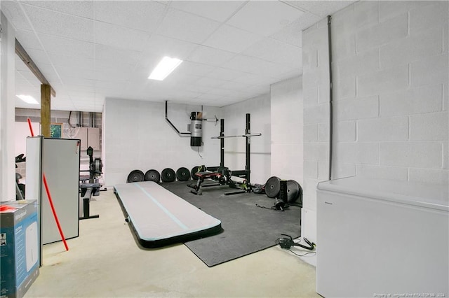 workout area featuring a drop ceiling