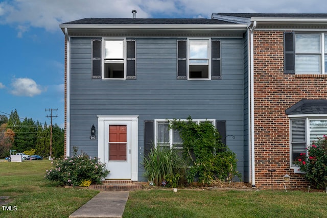 view of front of house with a front yard