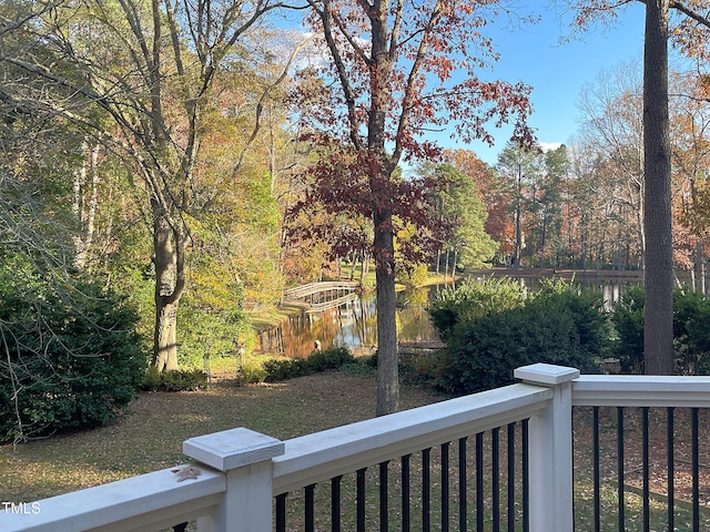 view of yard featuring a water view