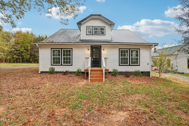 view of front of property with a front yard