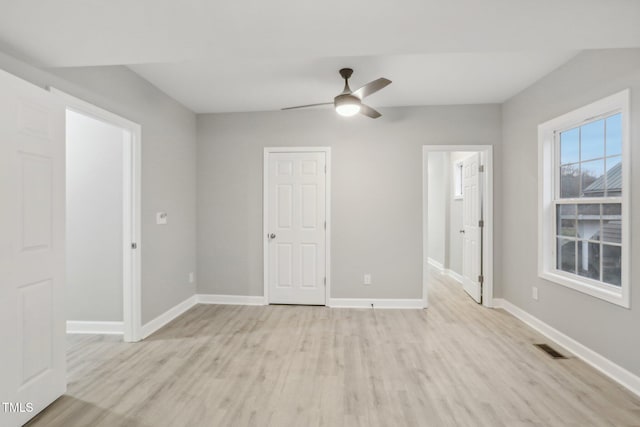 unfurnished room featuring light hardwood / wood-style floors and ceiling fan