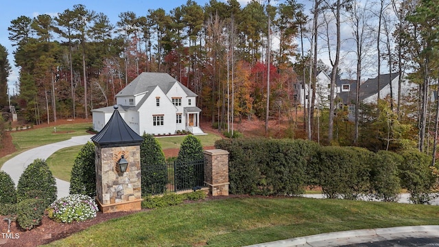 view of front facade with a front yard