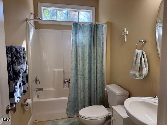 full bathroom featuring shower / bath combo with shower curtain, sink, and toilet