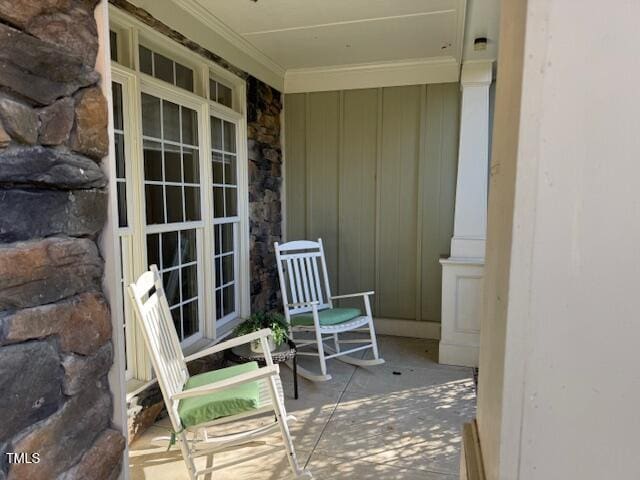 balcony featuring covered porch