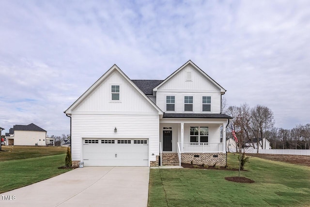 view of front of property featuring a front lawn and a porch