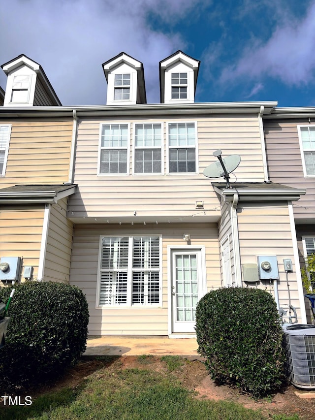 view of front of home featuring central AC unit