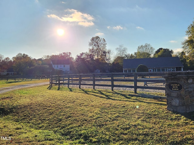 view of yard featuring a rural view