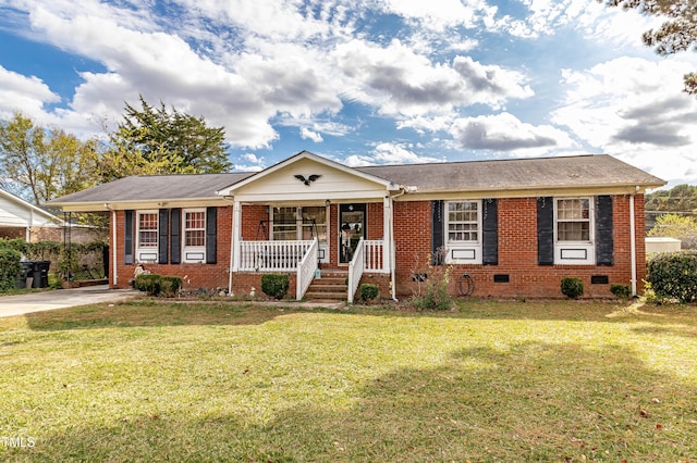 view of front of home with covered porch, a carport, and a front yard