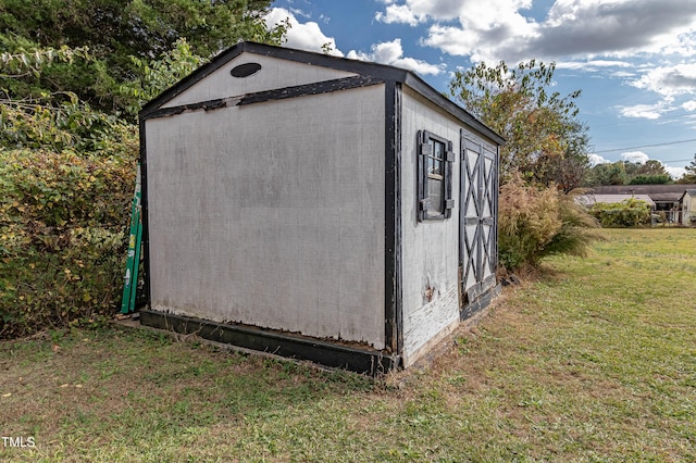 view of outbuilding with a yard