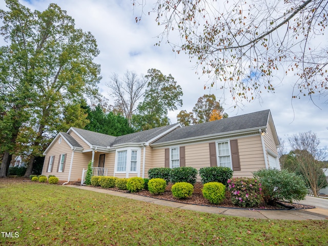 view of front facade with a front yard