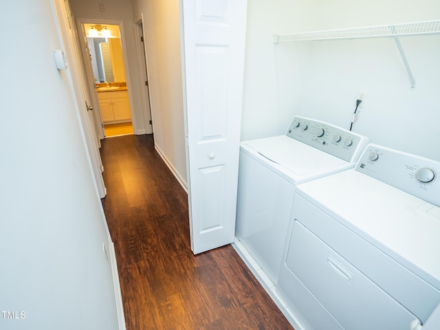 laundry room with dark hardwood / wood-style floors, sink, and independent washer and dryer