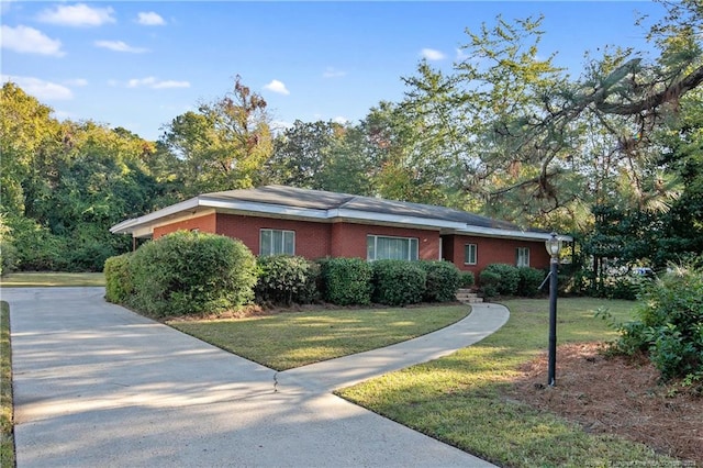 view of front of house with a front lawn