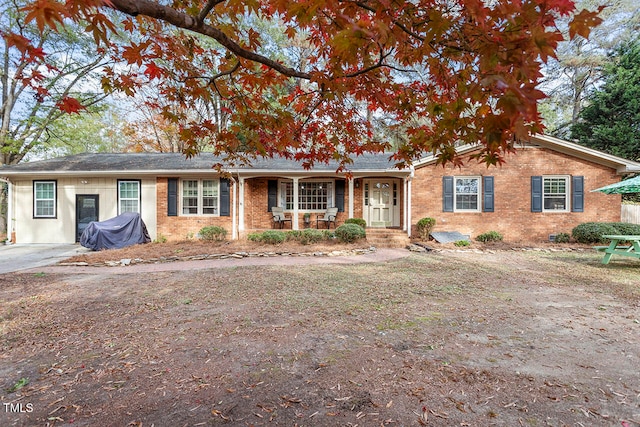 single story home with covered porch