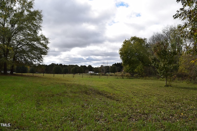 view of yard featuring a rural view