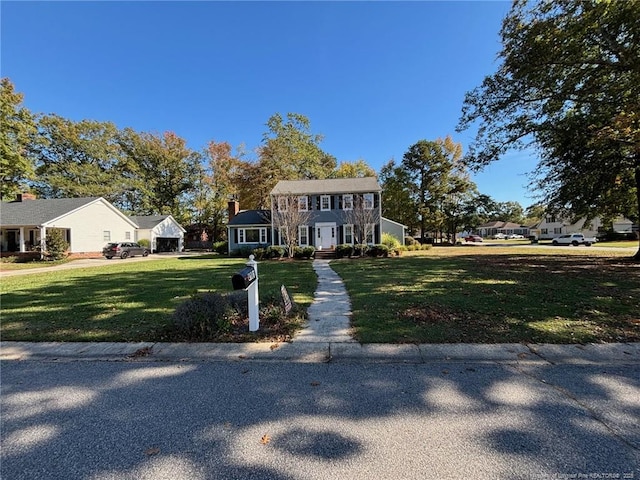 view of front of property featuring a front yard