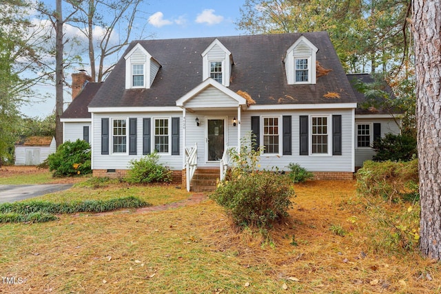 cape cod house featuring a front lawn