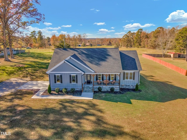 view of front of property featuring a porch and a front yard