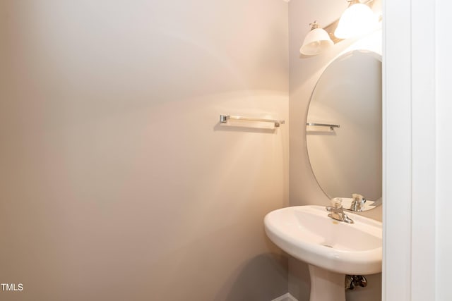 bathroom featuring sink