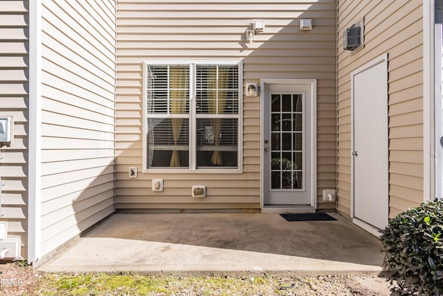 entrance to property featuring a patio