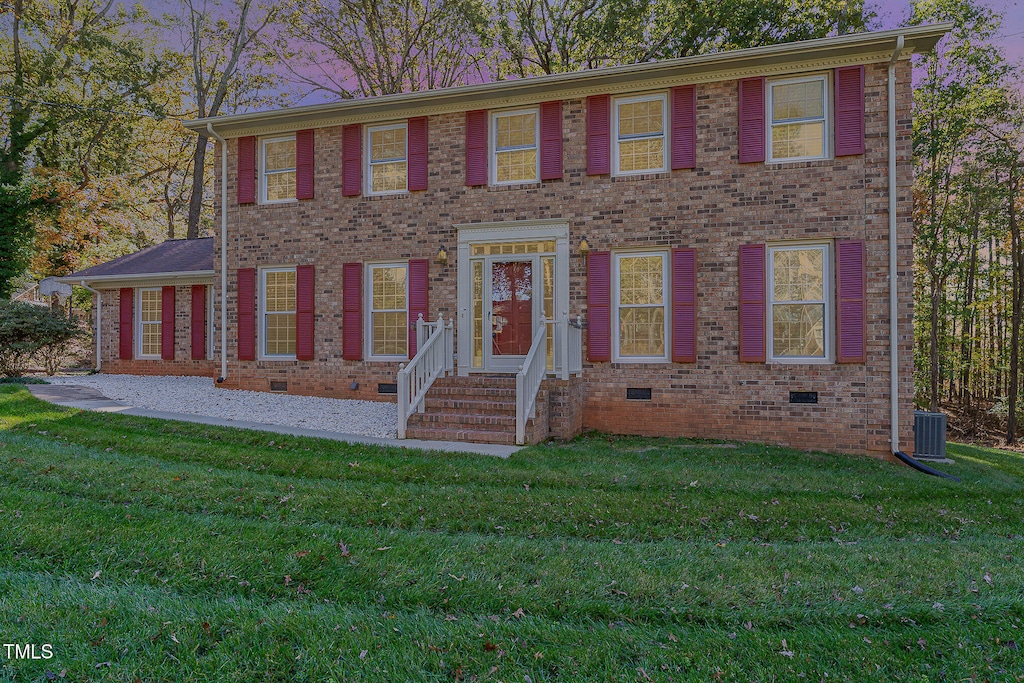 colonial inspired home with a front yard