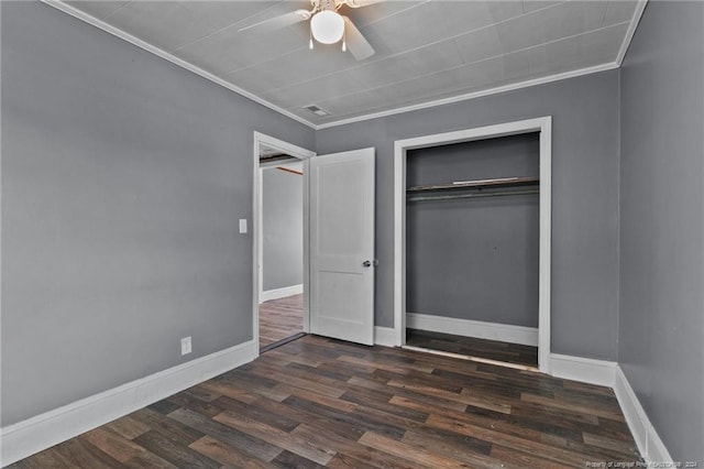 unfurnished bedroom with ceiling fan, a closet, dark hardwood / wood-style flooring, and ornamental molding