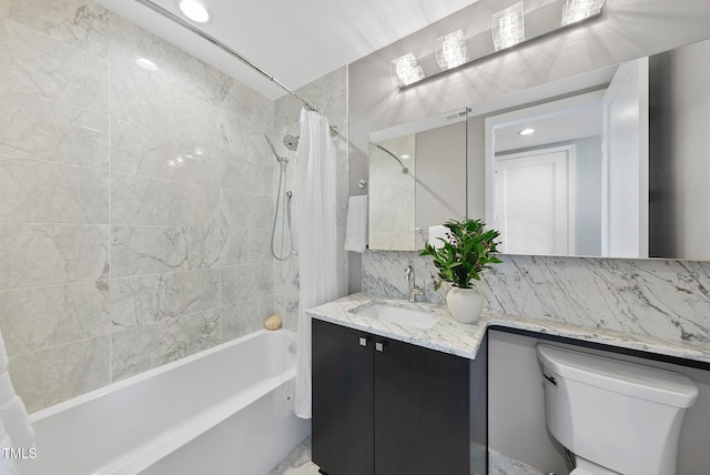 full bathroom featuring vanity, toilet, shower / bathtub combination with curtain, and decorative backsplash