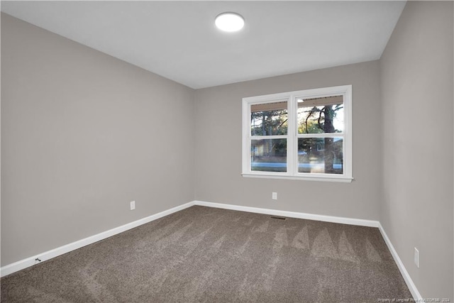spare room featuring carpet floors