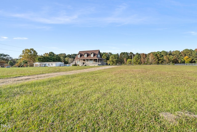 view of yard featuring a rural view