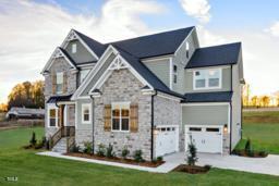 view of front facade featuring a front lawn and a garage