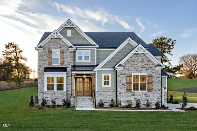 craftsman house featuring a front lawn