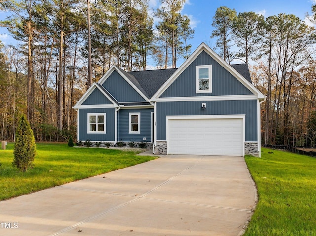 craftsman house featuring a garage and a front yard